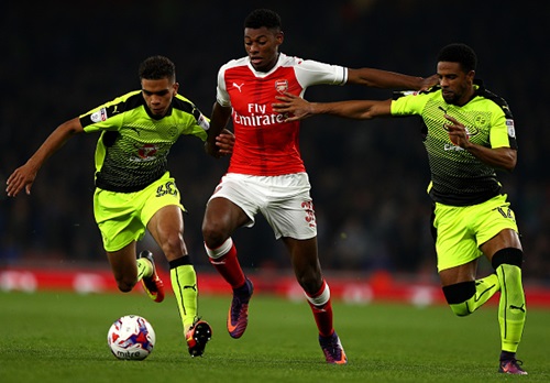 LONDON, ENGLAND - OCTOBER 25: Jeff Reine-Adelaide of Arsenal (C) is put under pressure from Tennai Watson of Reading (L) and Dominic Samuel of Reading (R) during the EFL Cup fourth round match between Arsenal and Reading at Emirates Stadium on October 25, 2016 in London, England. (Photo by Ian Walton/Getty Images)